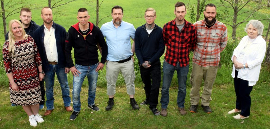 Fredrik Vejdeland with members from Nest 5 in Dalarna