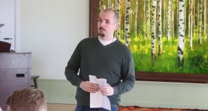 Simon Lindberg speaks at Lasagne at Nest 8 monthly meeting
