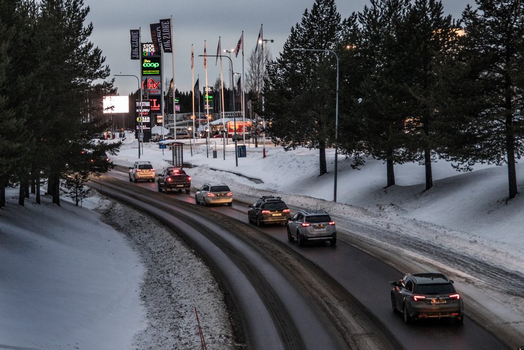 Line of cars at Nordic Resistance Movement “Love Your People” banner action in Luleå