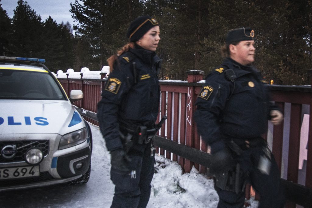 Police harassment at Nordic Resistance Movement “Love Your People” banner action in Luleå