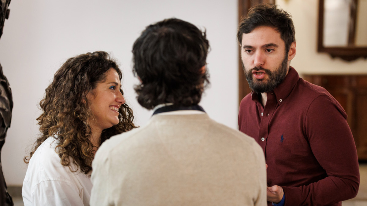 Enma López and Nacho Catalá discuss with 'Agenda Pública' in Granada.