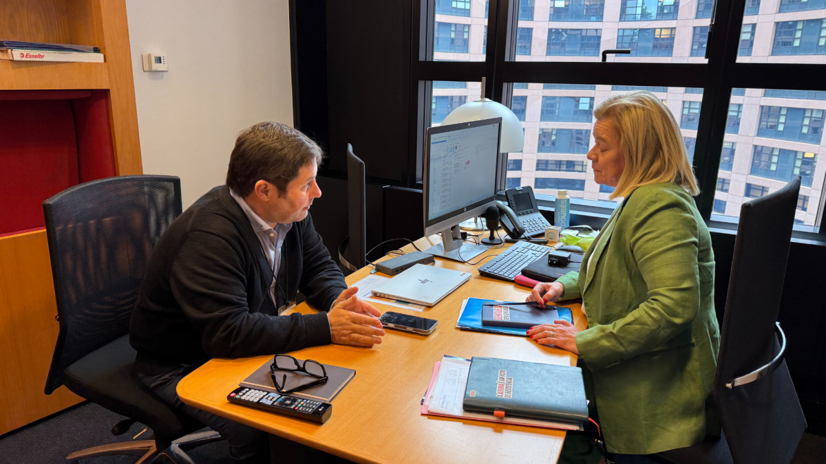 Social Democrat MEP Carla Tavares welcomes Marc López Plana to Strasbourg.
