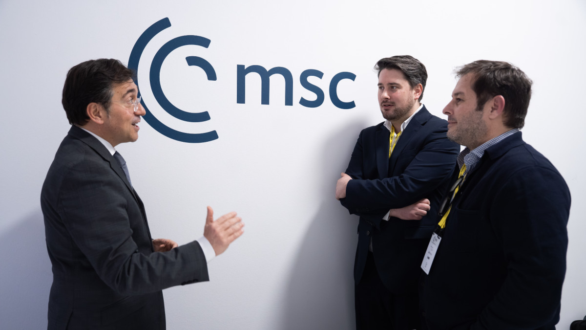 Foreign Minister José Manuel Albares (left), with ECFR’s editor Jeremy Cliffe (center) and Agenda Pública’s editor Marc López Plana.